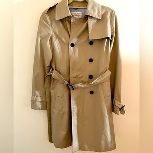 Banana Republic classic trench coat!! Size small